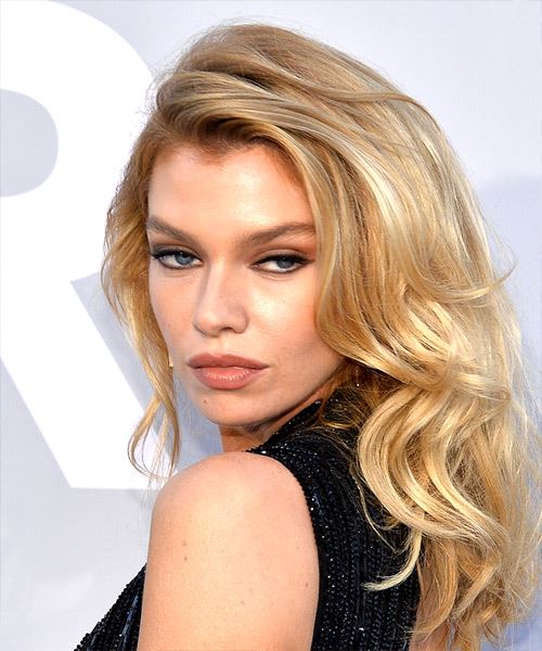 Stella Maxwell Long Wavy    Blonde   Hairstyle with Side Swept Bangs  - Side View