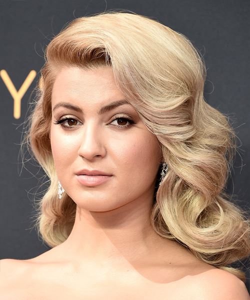 Tori Kelly Medium Wavy    Blonde   Hairstyle with Side Swept Bangs  - Side View