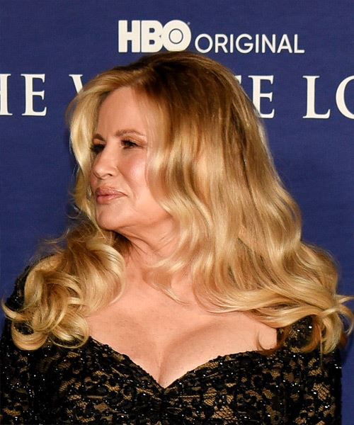 Jennifer Coolidge Wavy Hairstyle With Classic Curls - side view