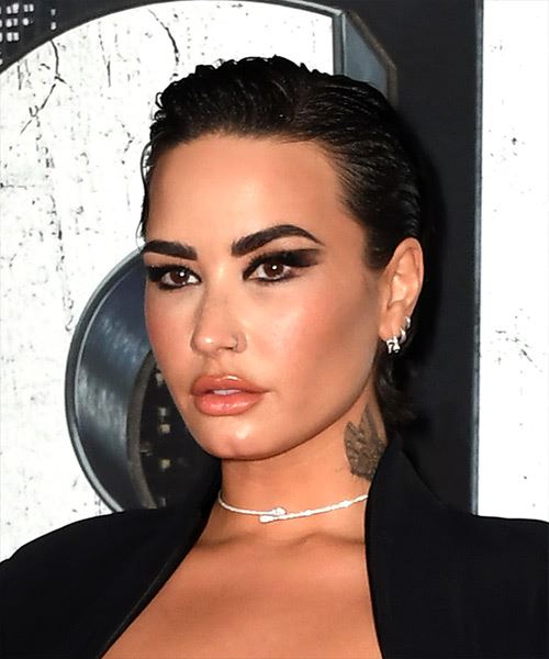 Demi Lovato Slicked-Back Wet-Look Hairstyle - side view