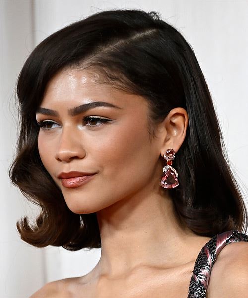 Zendaya Classic Hairstyle With Side Part - side view
