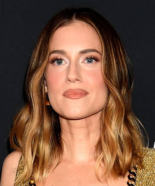 Allison Williams Chic Highlighted Hairstyle - side view