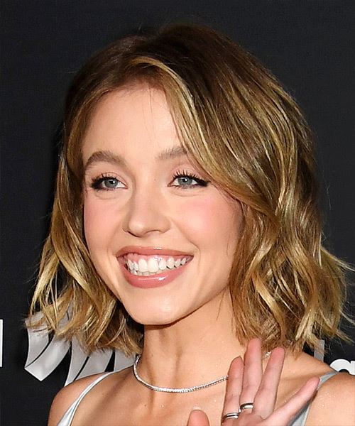 Sydney Sweeney Medium-Length Hairstyle With Subtle Waves - side view