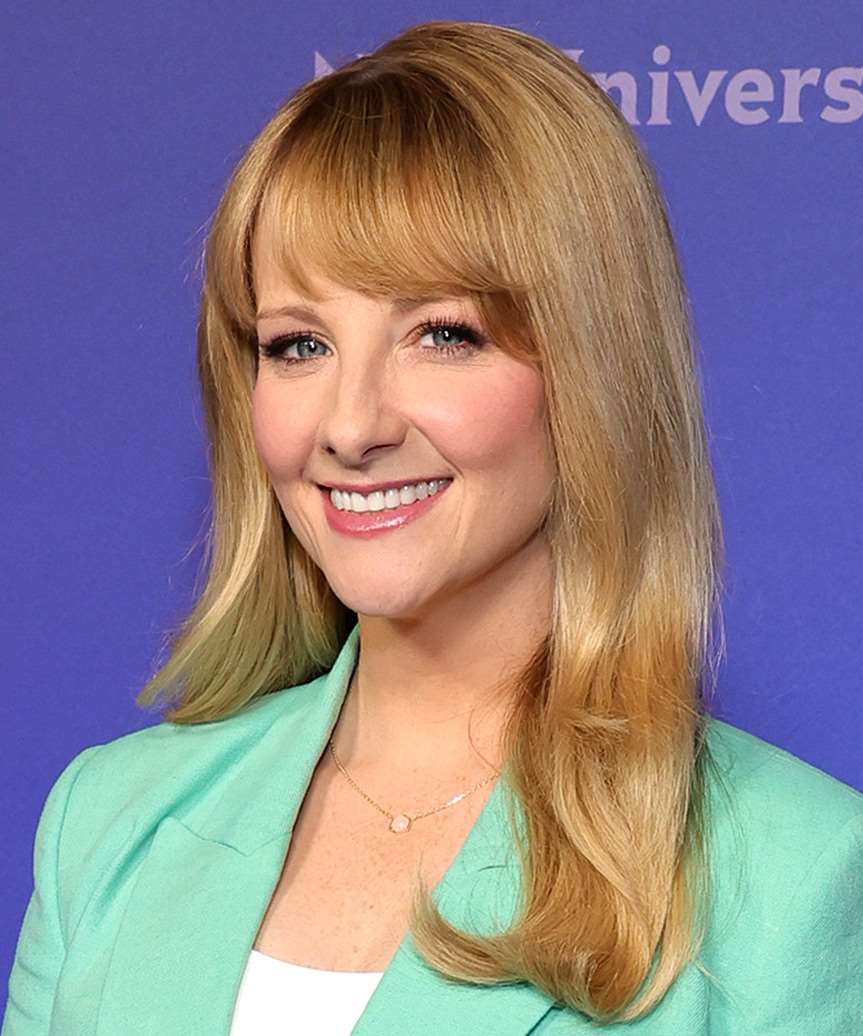 Melissa Rauch Long Hairstyle With Classic Bangs - side view