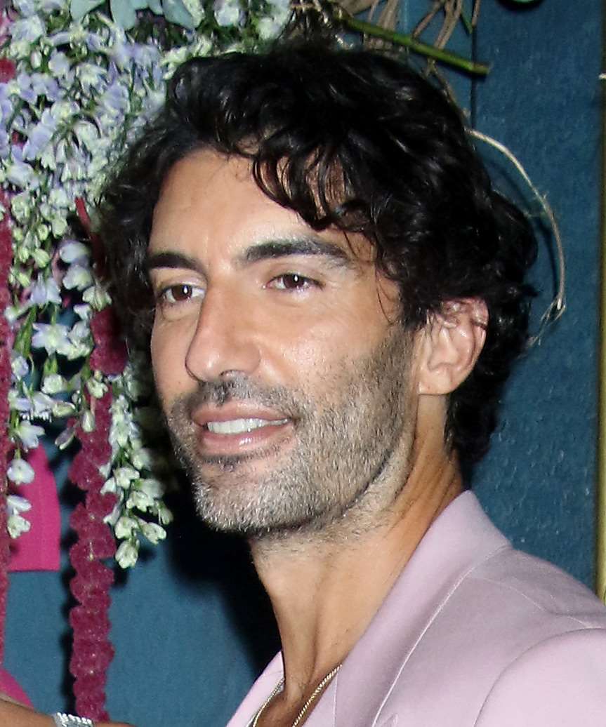 Justin Baldoni Hairstyle With Natural Waves - side view