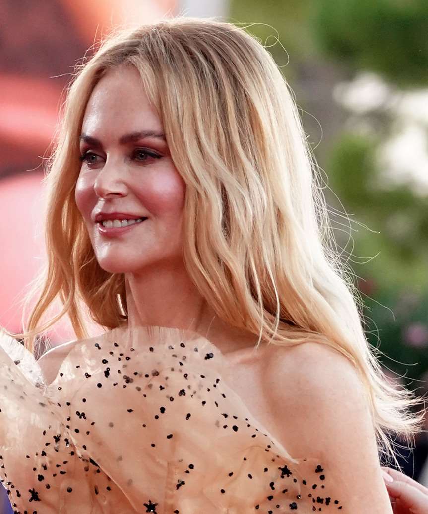 Nicole Kidman Light Blonde Hairstyle - side view