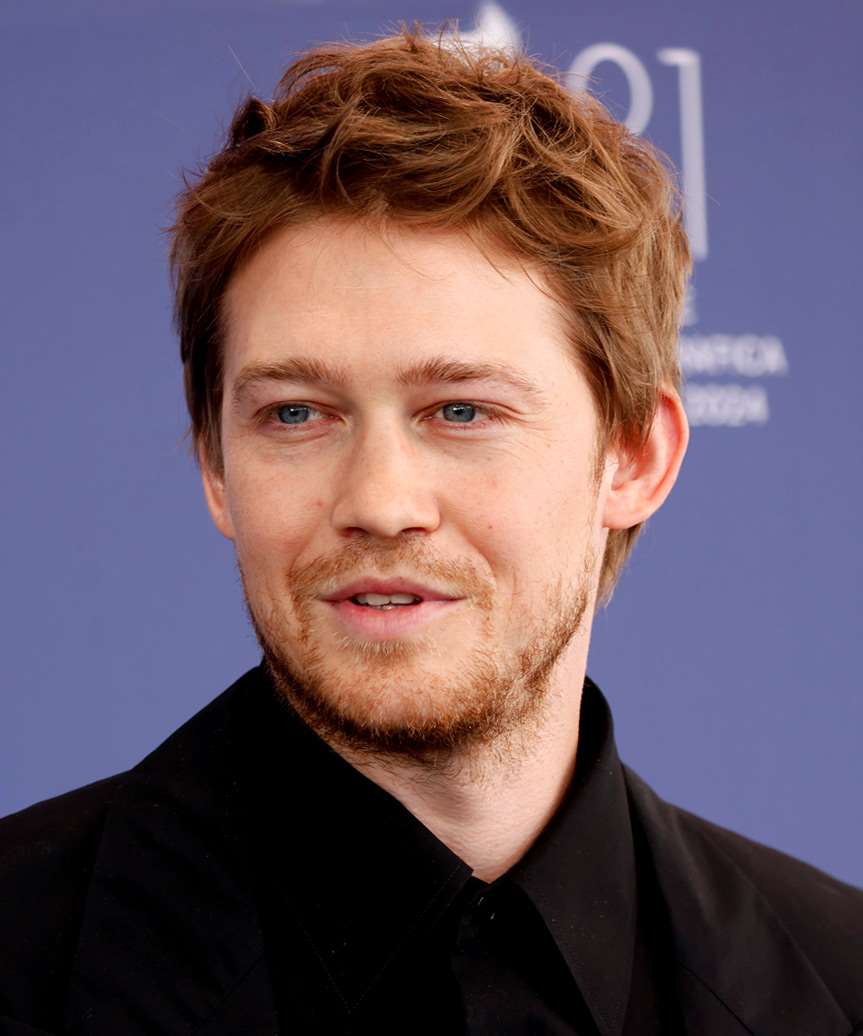 Joe Alwyn Short Hairstyle - side view