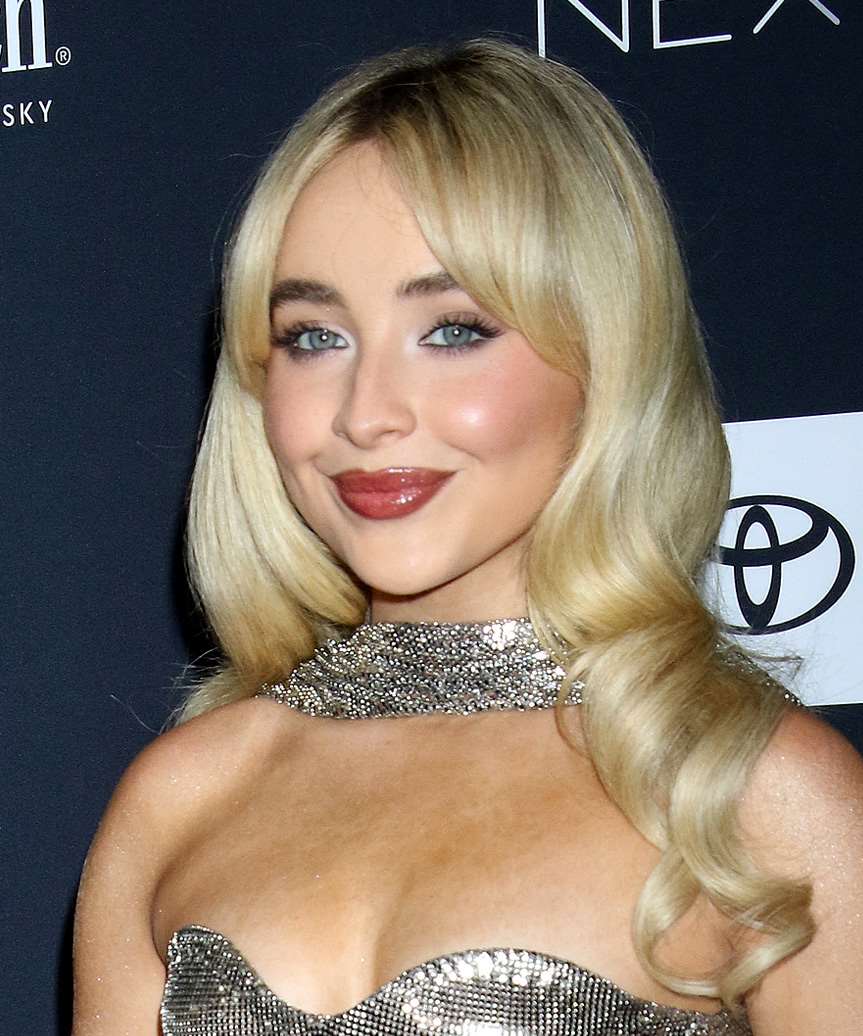 Sabrina Carpenter Hairstyle With Mid-End Curls - side view