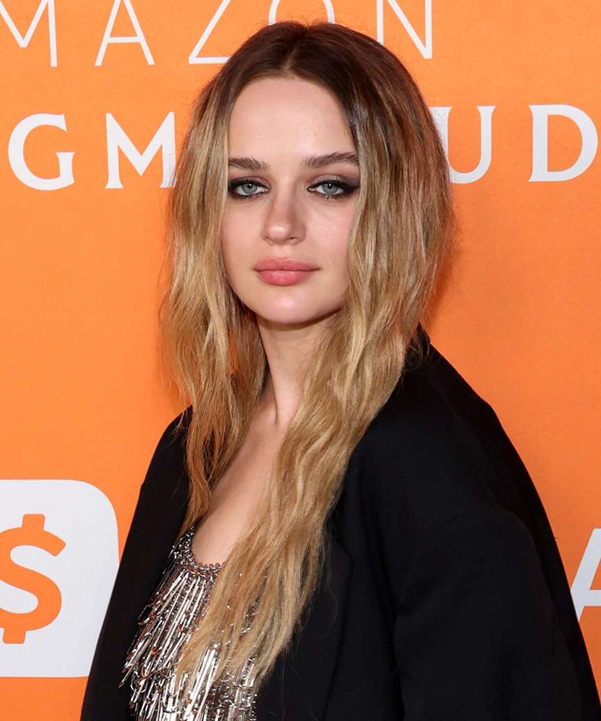 Joey King Long Hairstyle With Gentle Waves - side view