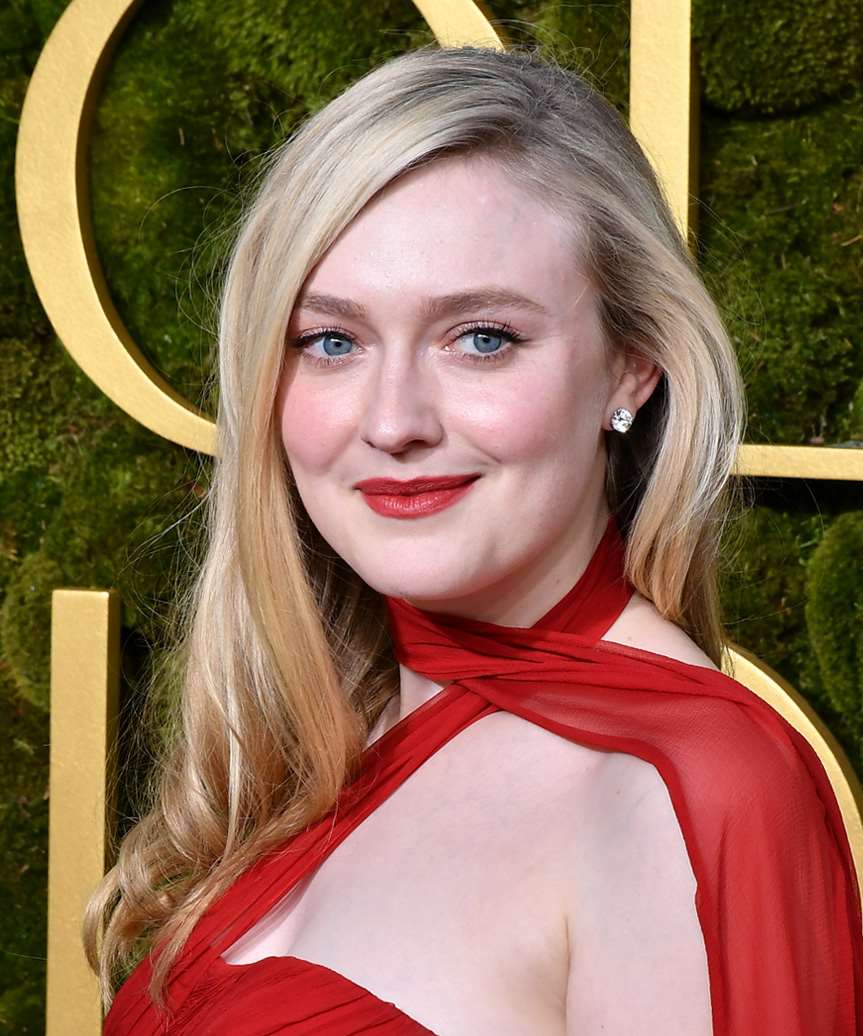 Dakota Fanning Hairstyle - Golden Globe Awards 2025 - side view