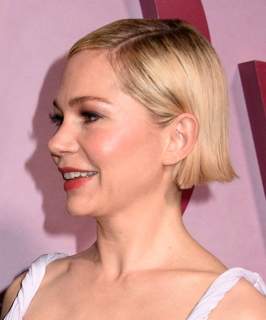 Michelle Williams Side-Parted Blunt Cut Bob - side view