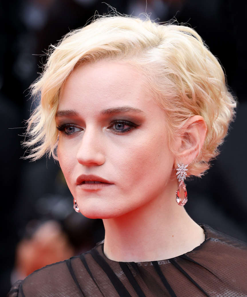 Julia Garner Side-Parted Pixie Hair Cut - side view