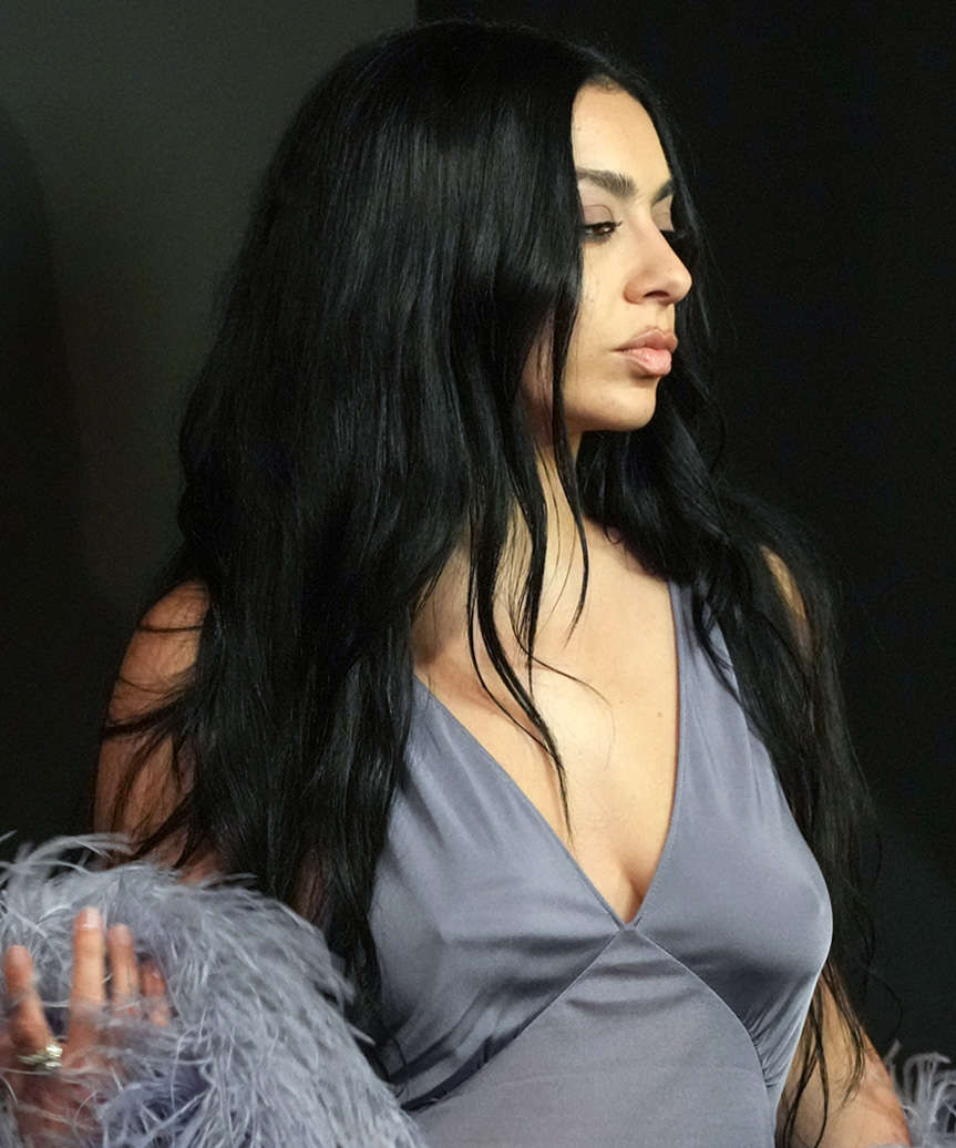 Charli XCX Long Easy-Going Hairstyle With Casual Waves - side view