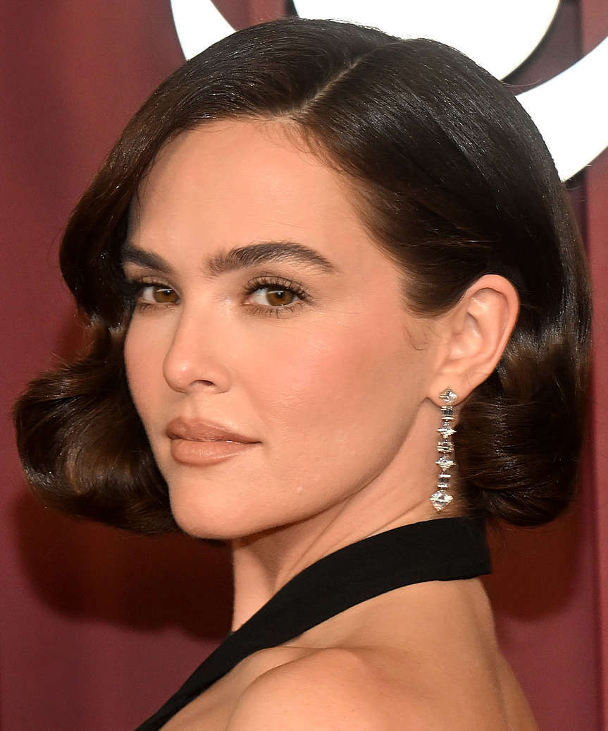 Zoey Deutch Timeless And Elegant Bob Hairstyle With Curls - side view