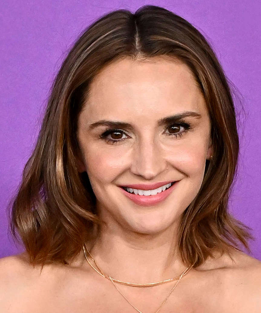 Rachael Leigh Cook Long Bob Hairstyle for the fall season