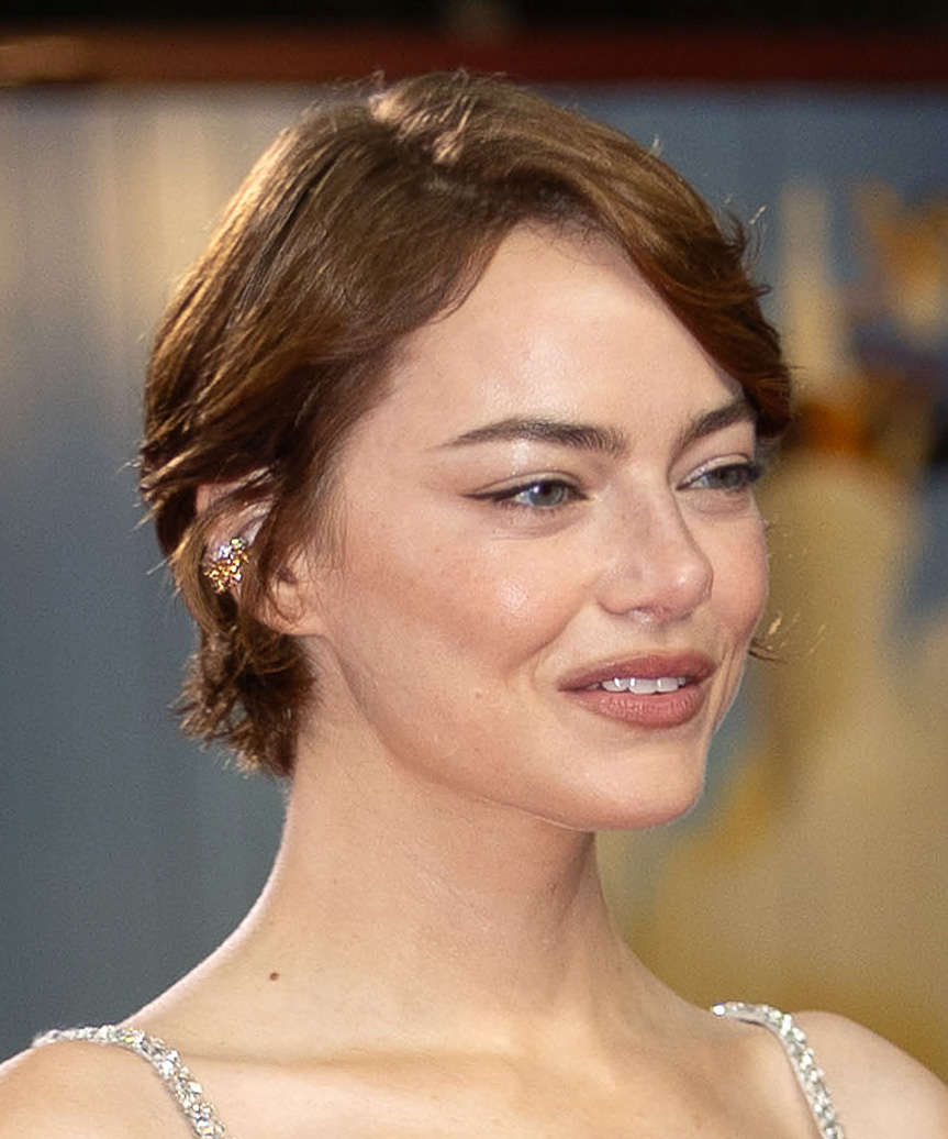 Emma Stone Elegant Pixie Hair Cut With Waves - side view