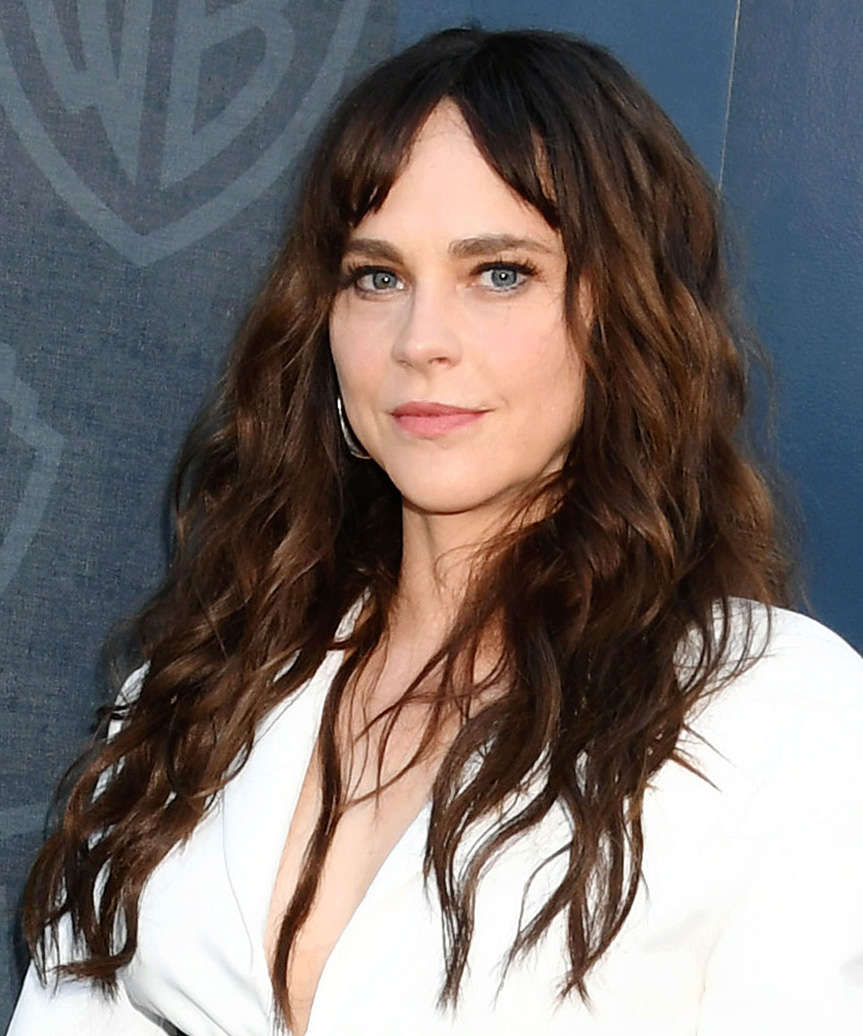 Fiona Dourif Easy-Going Hairstyle for the fall season