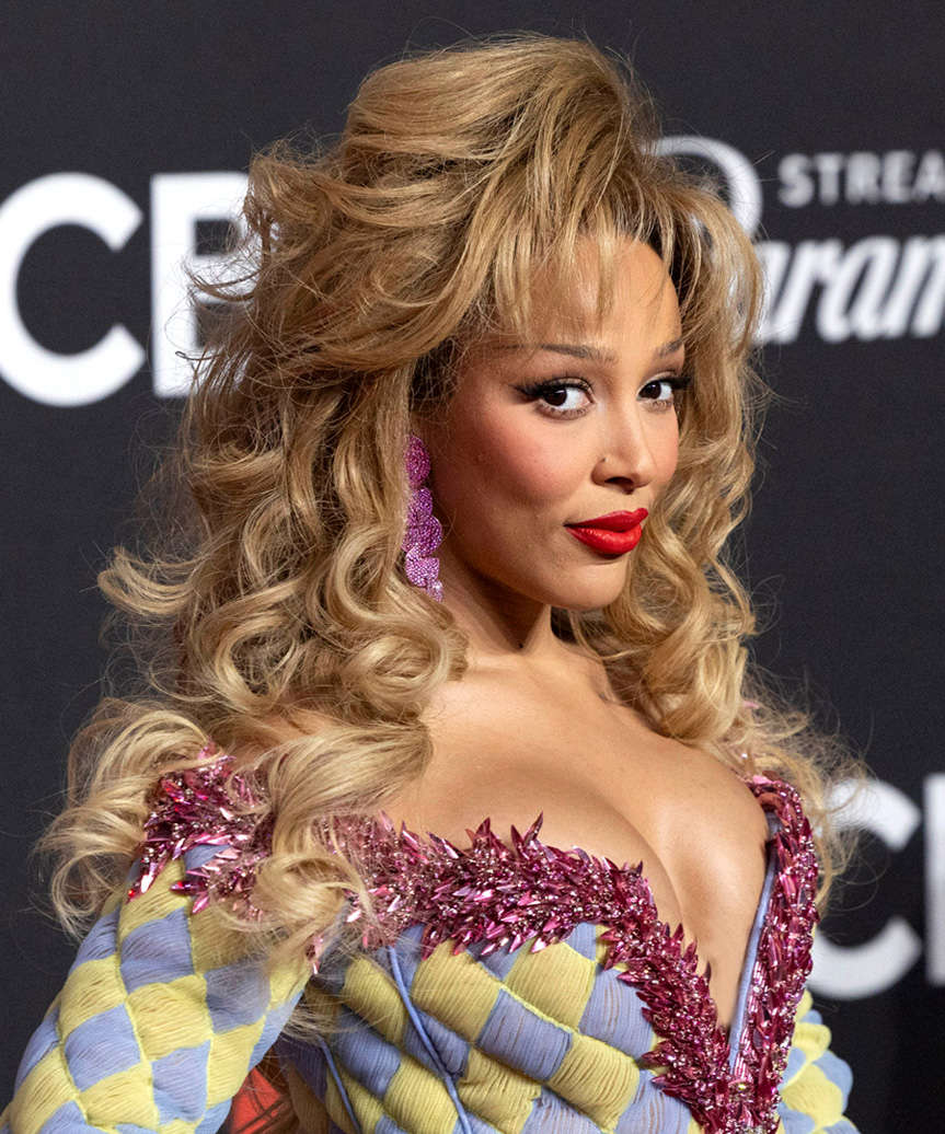 Doja Cat Long Hairstyle With Bouncy Curls and Volume - side view