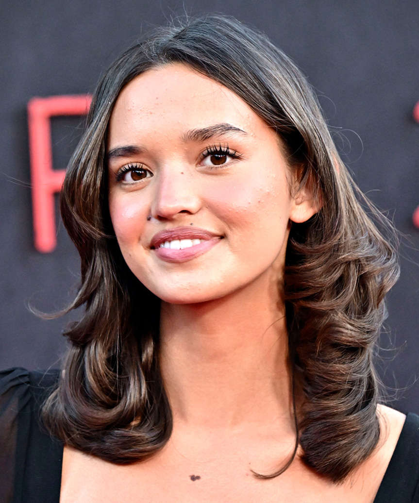 Sophia Hammons Hairstyle With Bold And Romantic Curls - side view