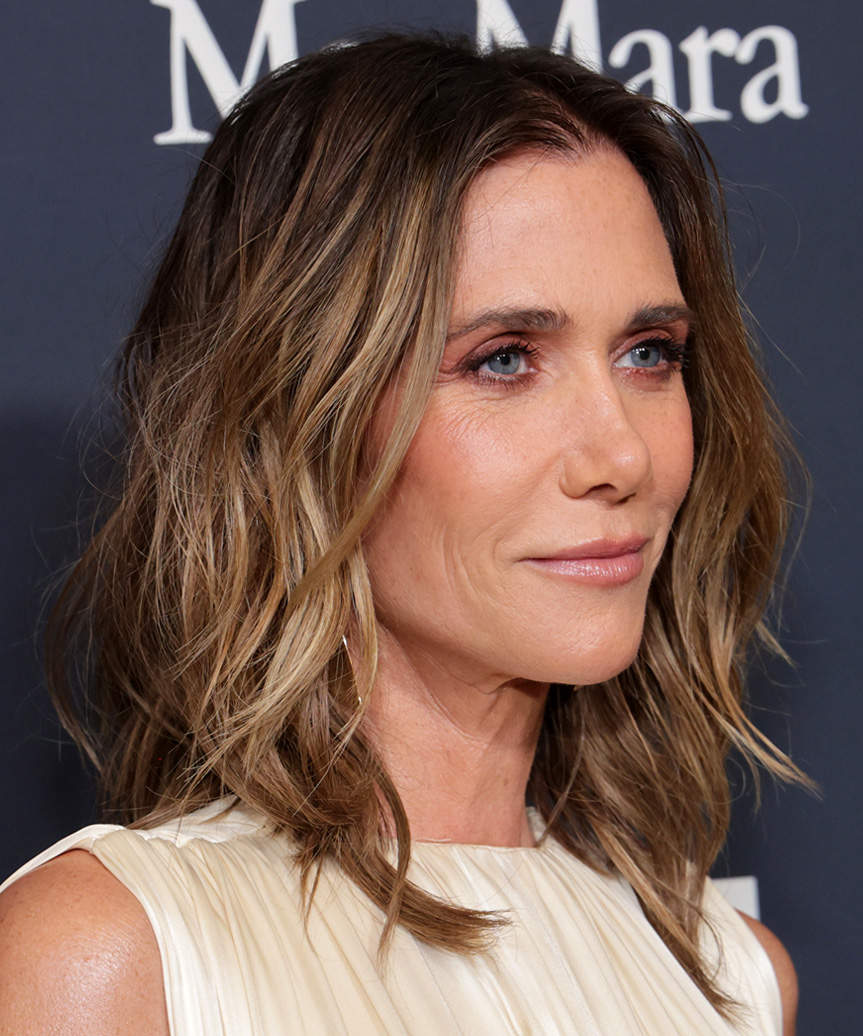 Kristen Wiig Medium-Length Hairstyle With Subtle Waves And Gentle Layers - side view