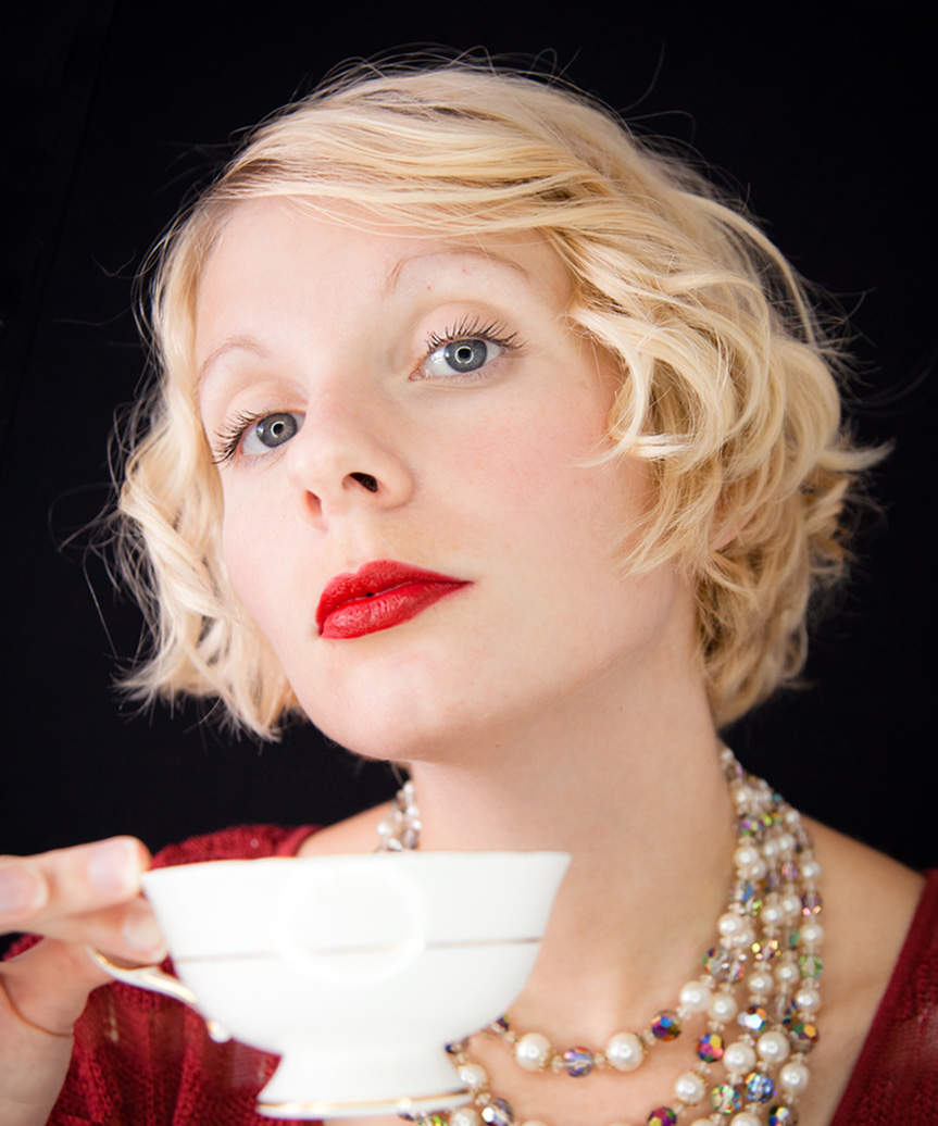 Short Jawline Bob Haircut With Curls - side view