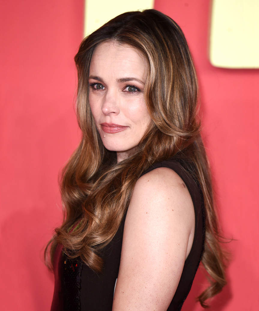 Rachel McAdams Long Hairstyle With Gentle Waves And Curls - side view