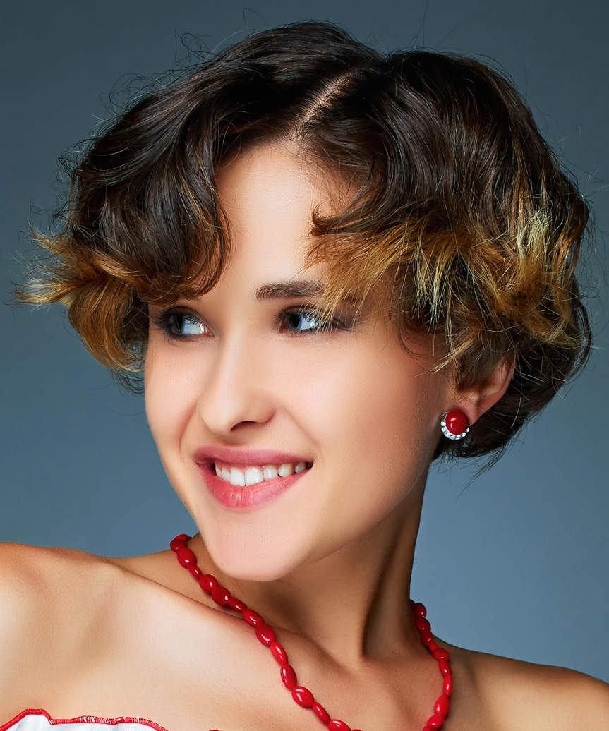 Short And Voluminous Hairstyle With Curls - side view