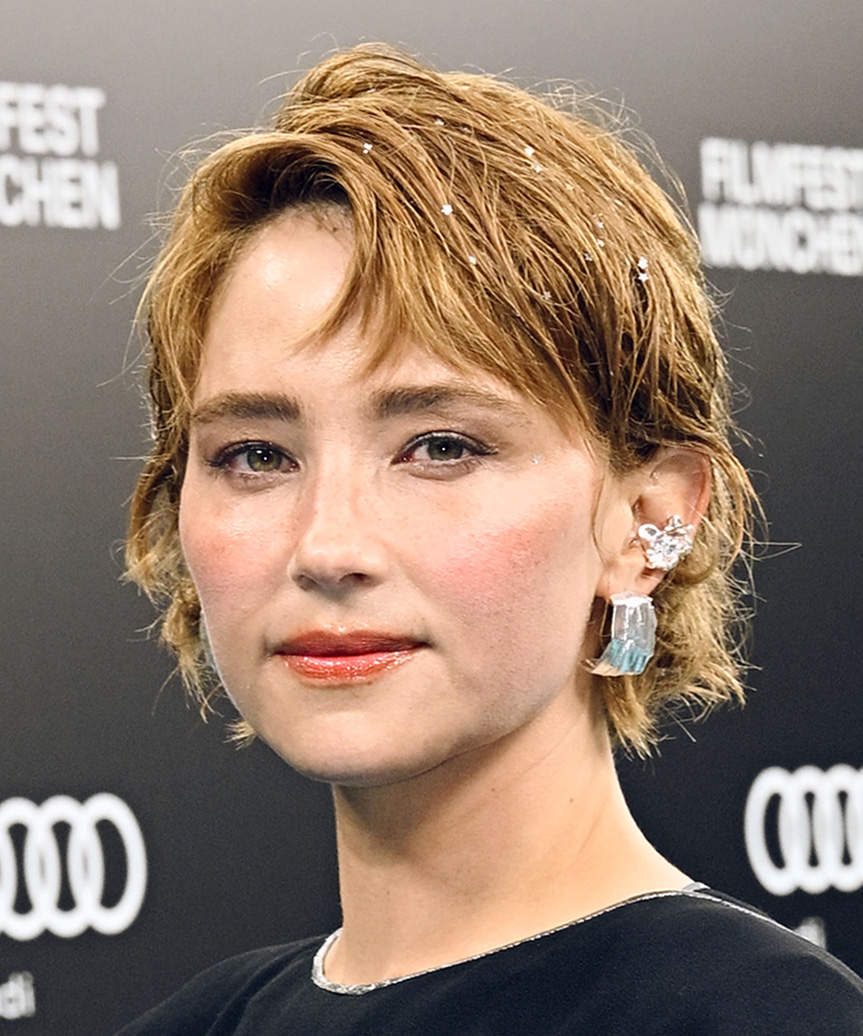 Haley Bennett Short Hairstyle With Gentle Waves - side view