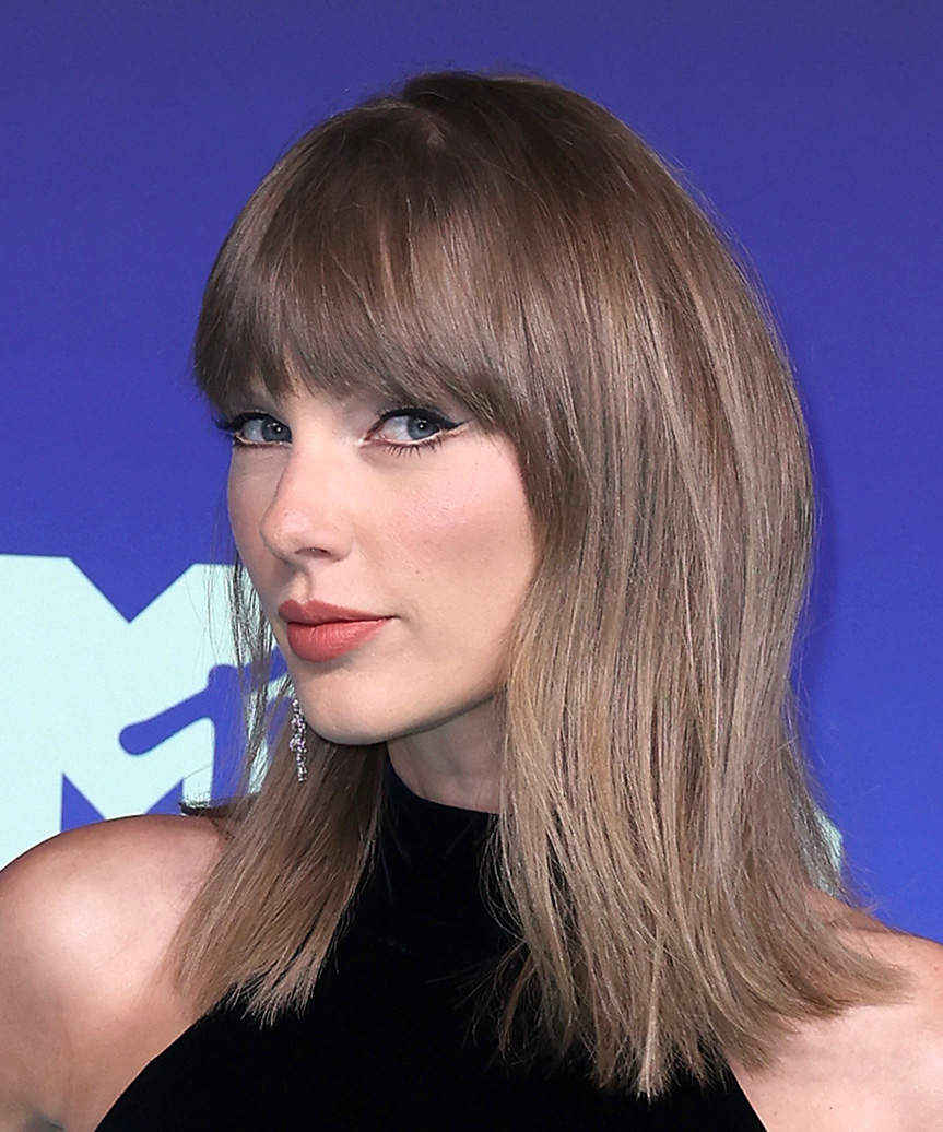 Taylor Swift Hairstyle - 2026 MTV Video Music Awards - side view