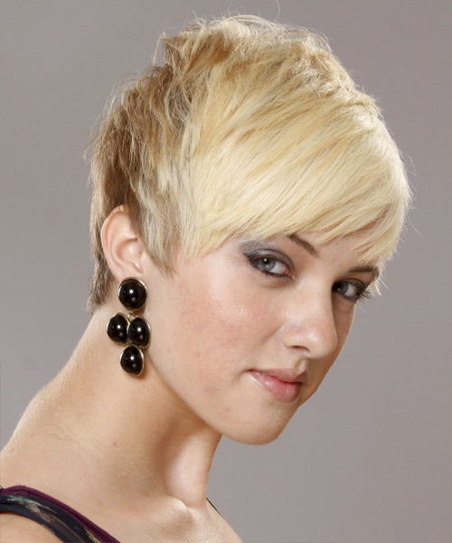 Short blonde textured hairstyle - side view