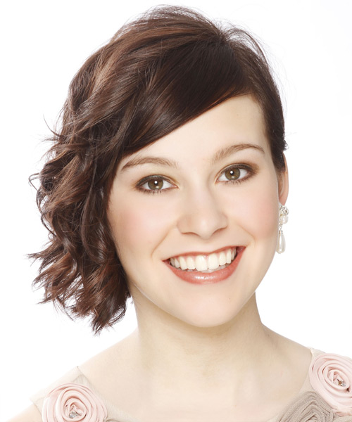 Short One-Sided Wavy Hairdo - side view