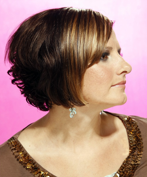 Straight Chin-Length Brown Hairstyle With Blonde Highlights - side view