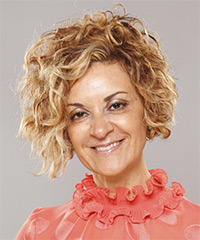 Short Jaw-Line Layered Hairstyle With Curls