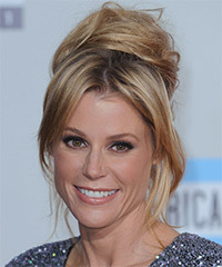 Julie Bowen  Long Straight    Ginger Blonde  Updo    with Light Blonde Highlights- Visual Story
