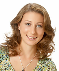 Casual Mid-Length Wavy Golden Brown Hairstyle