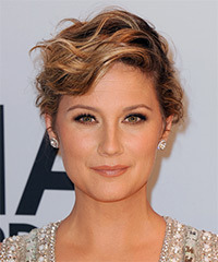 Jennifer Nettles Short Wavy   Dark Copper Blonde   Hairstyle   with Light Blonde Highlights