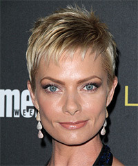 Jaime Pressly Short Straight    Blonde   Hairstyle with Layered Bangs - Visual Story