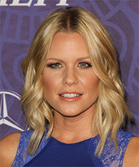 10 Carrie Keagan Hairstyles, Hair Cuts and Colors - Visual Story