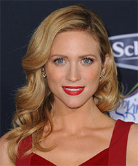 12 Brittany Snow Hairstyles, Hair Cuts and Colors - Visual Story