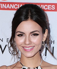 18 Victoria Justice Hairstyles, Hair Cuts and Colors - Visual Story