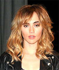 Suki Waterhouse Long Wavy   Light Brunette   Hairstyle with Layered Bangs