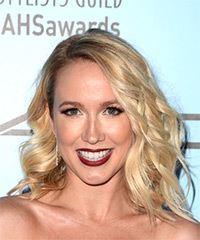 Anna Camp Hairstyles, Hair Cuts and Colors