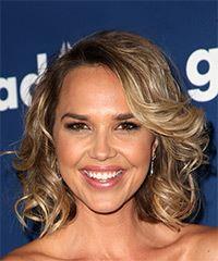 Arielle Kebbel Short Wavy Blonde Hairstyle with Side Swept Bangs