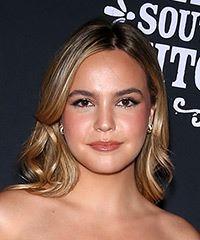 Bailee Madison Long Wavy    Brunette   Hairstyle   with  Blonde Highlights- Visual Story