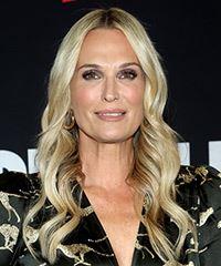 Molly Sims Long Blonde Hairstyle With Waves- Visual Story