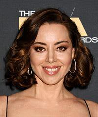 Aubrey Plaza Medium-Length Hairstyle With Waves- Visual Story