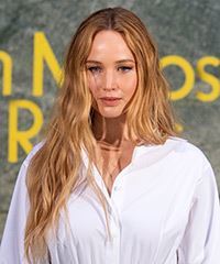 Jennifer Lawrence Long Hairstyle With Beachy Waves- Visual Story