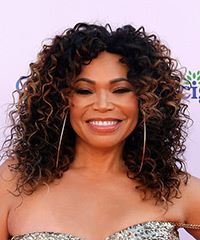 Tisha Campbell Curly Shoulder-Length Hairstyle With Highlights- Visual Story