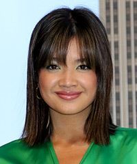 Peyton Elizabeth Lee Sleek Shoulder-Length Hairstyle- Visual Story