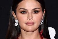 Top 15 Selena Gomez Hairstyles - Visual Hairstyle Story